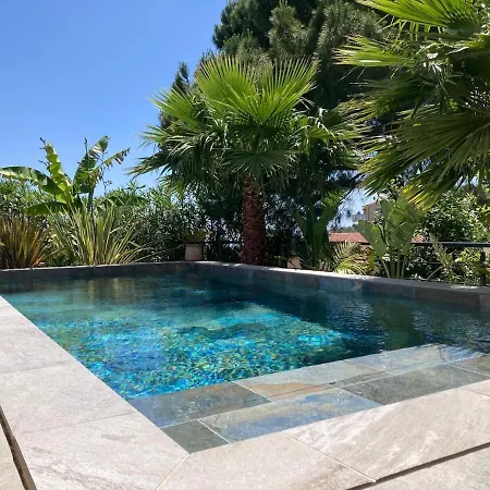 House With Pool And Sea View In Villa