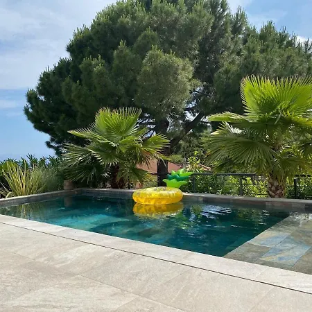 Villa House With Pool And Sea View In *