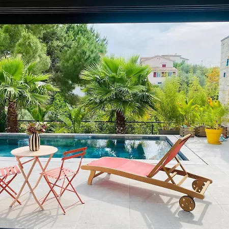 Villa House With Pool And Sea View In
