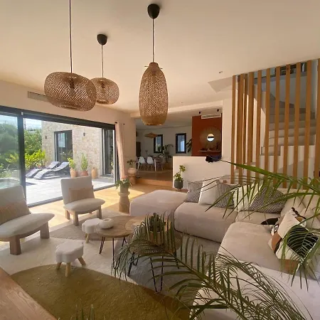 House With Pool And Sea View In * Nice