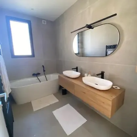 House With Pool And Sea View In ニース